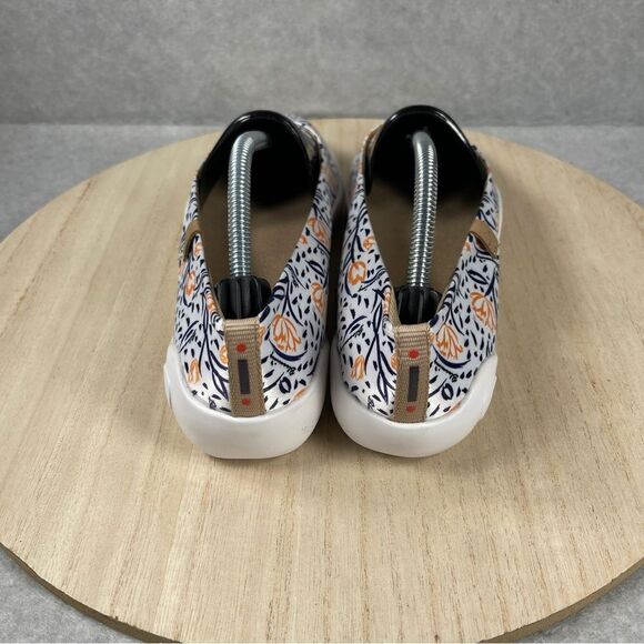 UIN Women Tulip in May 4 Menorca III Size 7.5 Slip OnShoe Satin Silk Ballet Flat - Picture 4 of 8